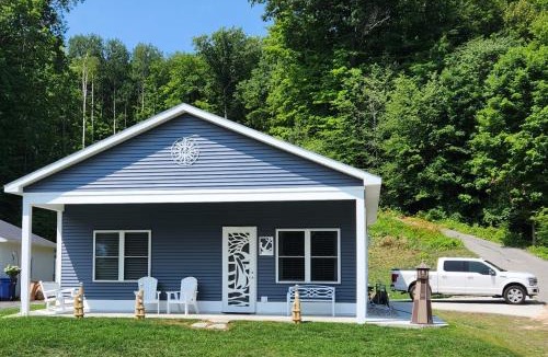 Traverse City House | 6 Mi to Traverse City! All-Season Family Getaway