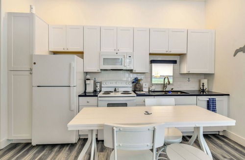 Traverse City House | 6 Mi to Traverse City! All-Season Family Getaway