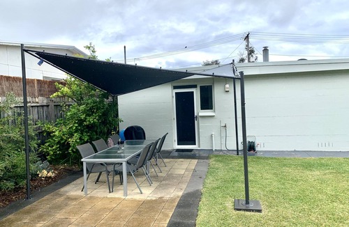 Rye House | 600m walk to bay beach, fully fenced yard, pet friendly in a quiet Crt location!