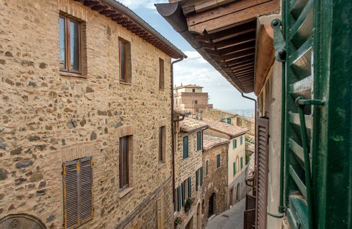 Montalcino House | A historic, cozy, quiet, and bright 16th-century house