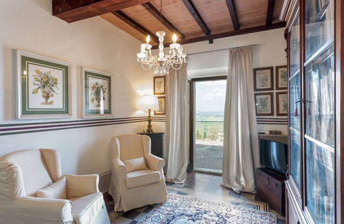 Montalcino House | A historic, cozy, quiet, and bright 16th-century house