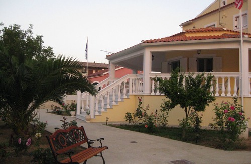 Magoulades Villa | A Luxurious Villa in a Residential area w/walking distance to Sidari Resort!