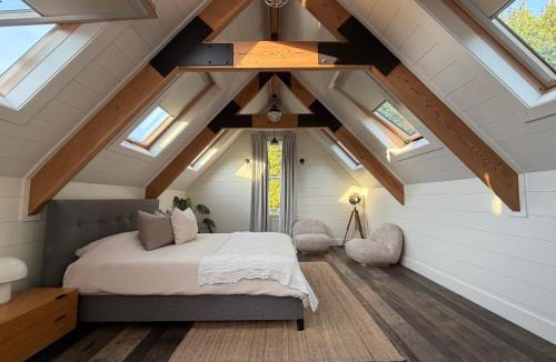 Caulfield South House | A Majestic Victorian Private Rear Access Quarters