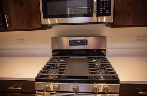 Oak Lawn House | A peaceful 3 bedroom house with a spacious kitchen