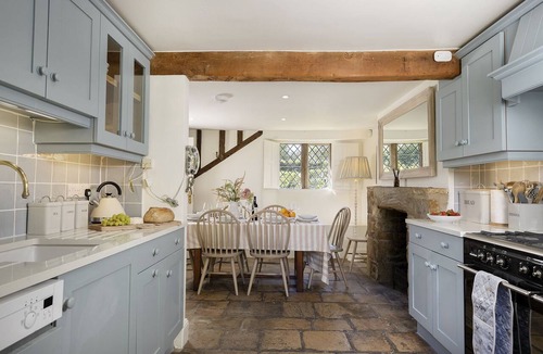 Great Tew Cottage | A stunning dog friendly Cotswold thatched cottage - The Green