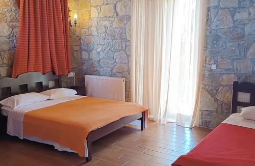 Astiraki Hotel | A traditional mountain gîte with swimming pool and local cuisine!
