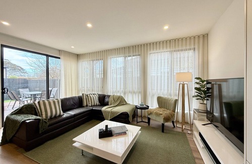 Rosebud House | Aalto Retreat 2: Chic & Modern, Close 2 Everything