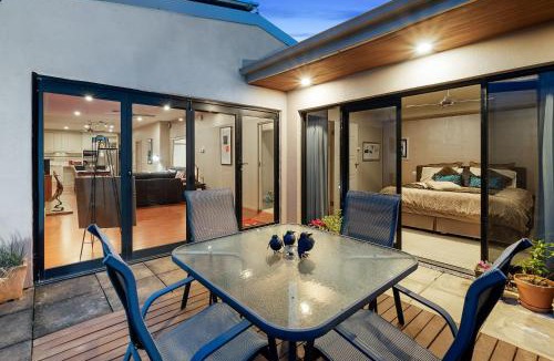 Mansfield Apartment | About Time Retreats- Studio Seven