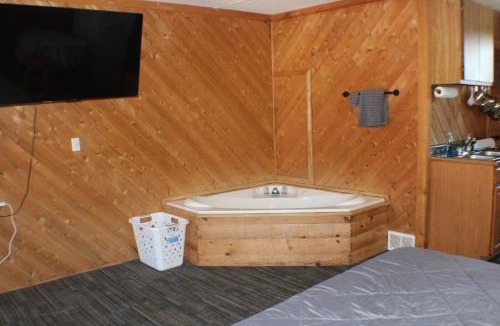 Chassell Apartment | AC4 Northwoods Getaway