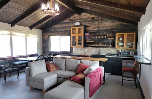 Brookings Cottage | Adele's Oceanside Retreat Brookings w/Private Beach Access Kid & Pet friendly!
