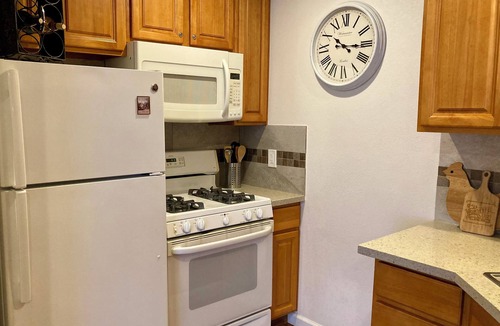 North Auburn House | Adorable Private 2-bedroom Casita with AC in charming Auburn