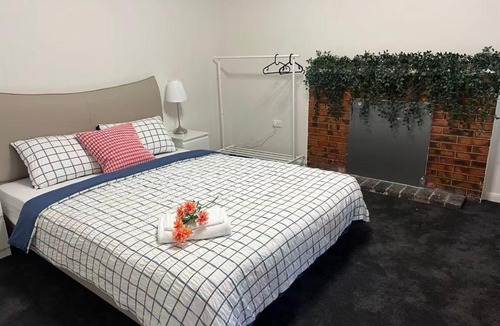 Noble Park House | Affordable Comfy Rooms Near Trains with Free Parking in Noble Park