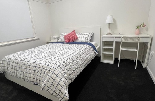 Noble Park House | Affordable Comfy Rooms Near Trains with Free Parking in Noble Park