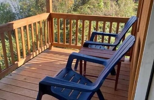 Gallipolis Ferry Cabin | Affordable Cozy Cedar Cabin Overlooking the River