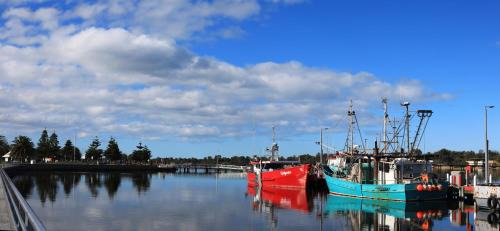 Lakes Entrance Hotel | Albatross Motel