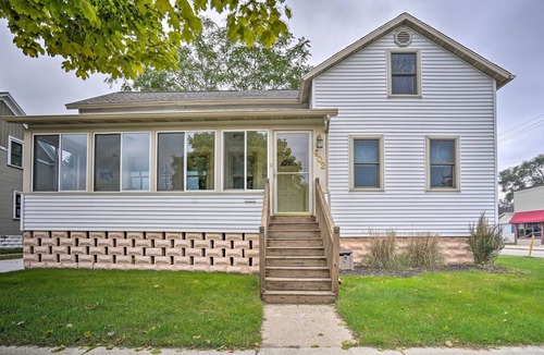 Grand Haven House | All-Season Grand Haven Getaway with Deck!