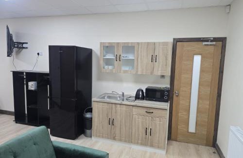 Bordesley Bed & Breakfast | Allen's property with Air conditioner