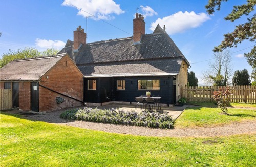 Forthampton House | Alms House West, Grade II Listed, Garden & Patio