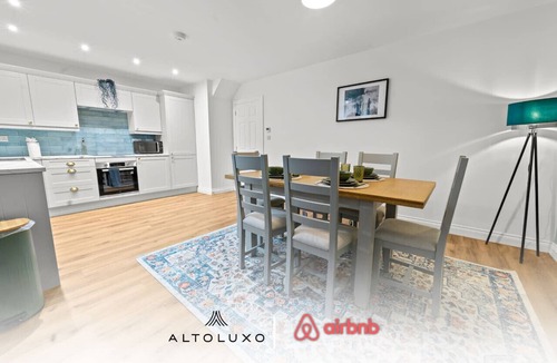 Patchway House | AltoHaus | Luxury | 4 Bed | Contractors | Groups
