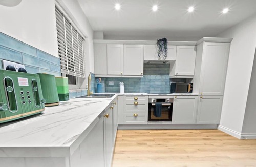 Patchway House | AltoHaus | Luxury | 4 Bed | Contractors | Groups