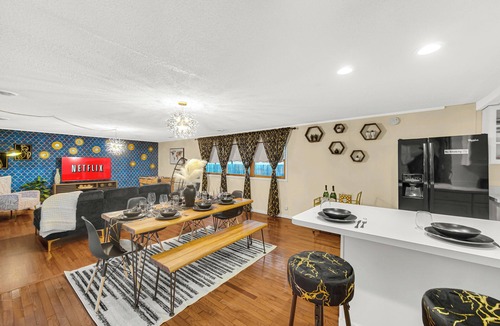Michigan City Villa | Amazing! 4BDR 5min To Lake With Privet Pool And Heater enjoy!