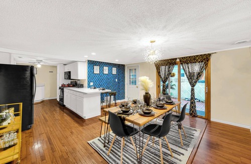 Michigan City Villa | Amazing! 4BDR 5min To Lake With Privet Pool And Heater enjoy!