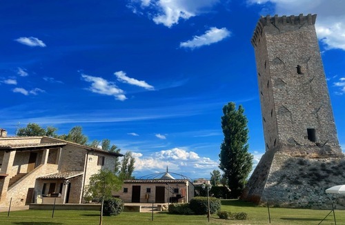 Limiti Villa | Amazing contemporary Villa with pool - Italian style Spelloissima - Sleeps 11