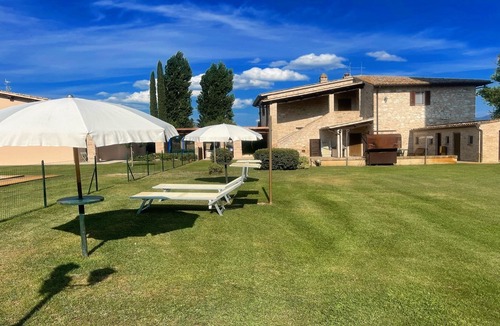 Limiti Villa | Amazing contemporary Villa with pool - Italian style Spelloissima - Sleeps 11