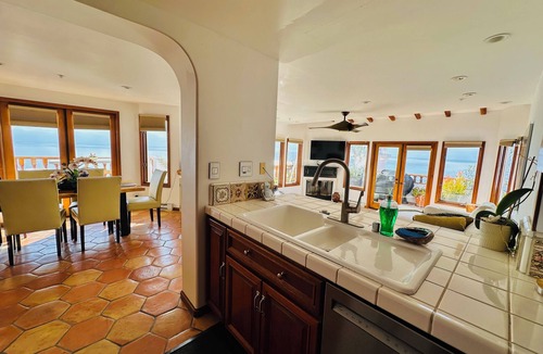 Avalon Villa | Amazing Views - Hamilton Cove Ocean front Villa with large wrap around balcony
