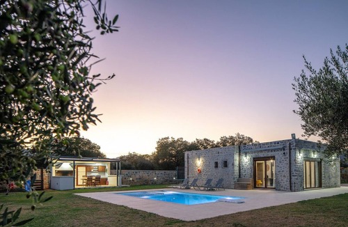 Monopari Villa | Ampelonas Residences - Liatiko, nature-inspired retreats!