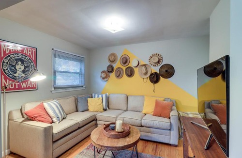 Ann Arbor House | Ann Arbor Home w/Deck, 2 Mi to Michigan Stadium!