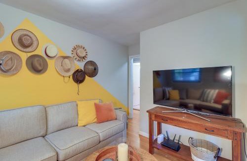 Ann Arbor House | Ann Arbor Home w/Deck, 2 Mi to Michigan Stadium!