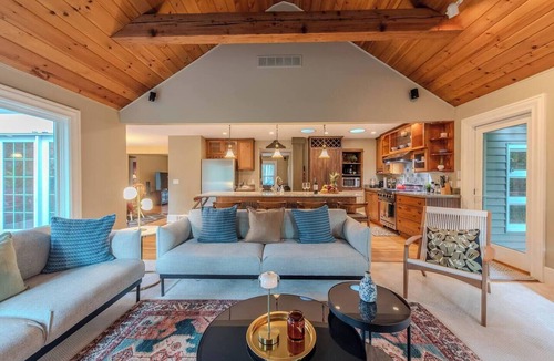 Ann Arbor House | Ann Arbor Retreat with Hot Tub