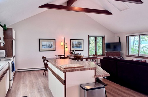 Glen Arbor House | Annex Pet Friendly Waterfront Cottage within walking distance to Glen Arbor!