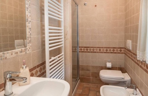 San Presto Apartment | Apartment 4 beds, private bathrooms and swimming pool surrounded by the greenery of Assisi
