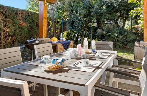 Campochiesa Apartment | Apartment 'Home Charlene' with Garden and Wi-Fi