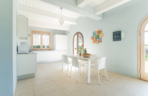 Trequanda Villa | Apartment In A Hotel "Villa Cielo" with Shared Pool, Private Terrace & Wi-Fi