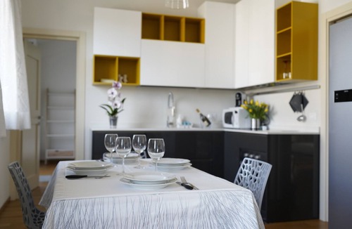 Novoli - San Donato Apartment | Apartment in historic villa 10 minutes from the historic center