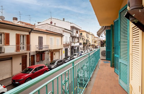 Viareggio Apartment | Apartment 'La Dimora Di Viareggio' with Balcony, Wi-Fi and Air Conditioning