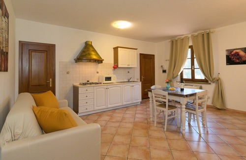 Cecina House | Apartment 'Podere Nuti - 3 Vallino' with Shared Pool, Garden, and Wi-Fi