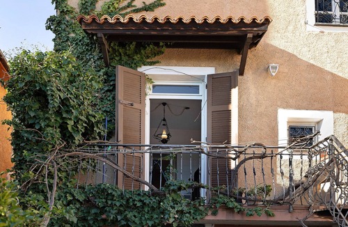 Campochiesa Apartment | Apartment "Residenza Stoechas White" with Wi-Fi, Garden & Terrace
