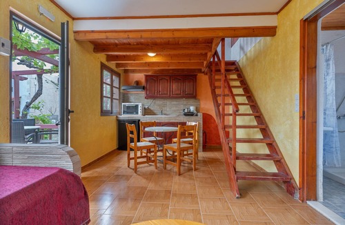 Palekastro Apartment | Apartment 'Split Level' with Mountain View, Wi-Fi and Air Conditioning