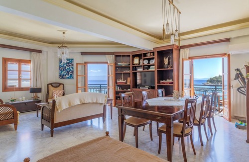 Gythio Apartment | Apartment 'The Lalouda Of Mani' with Sea View, Wi-Fi and Air Conditioning