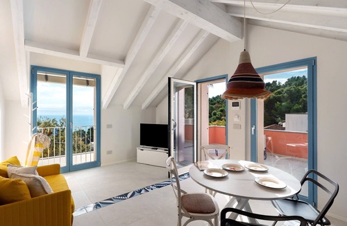 Andora Apartment | Apartment 'Verde Mare' with Sea View, Private Terrace and Wi-Fi
