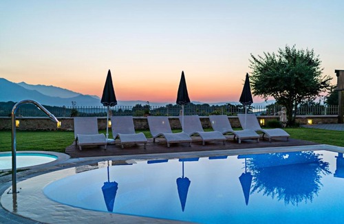 Kaloniktis Apartment | Apartment with one bedroom in Palelimnos with shared pool enclosed garden and WiFi 14 km from the beach