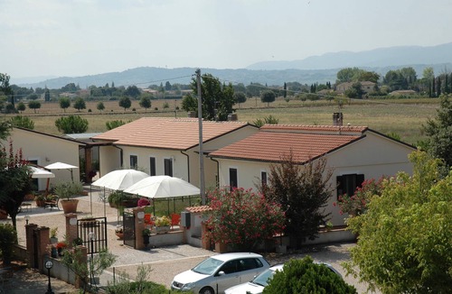 Spello Apartment | Apartment with swimming pool surrounded by park at 1km from of Spello