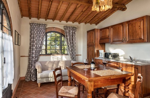 Tavarnelle Val di Pesa Apartment | Apartment with WIFI, A/C, pool, TV, patio, pets allowed, panoramic view, close to Greve In Chianti