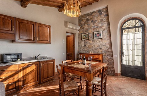 Tavarnelle Val di Pesa Apartment | Apartment with WIFI, A/C, pool, TV, patio, pets allowed, panoramic view, close to Greve In Chianti
