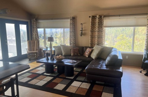 Jacksonville House | Applegate River Overlook!