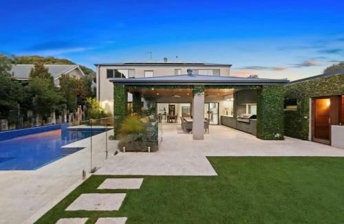 Rye House | Aroha Moana - Luxe Pool Retreat, Fireplace & Pet Friendly